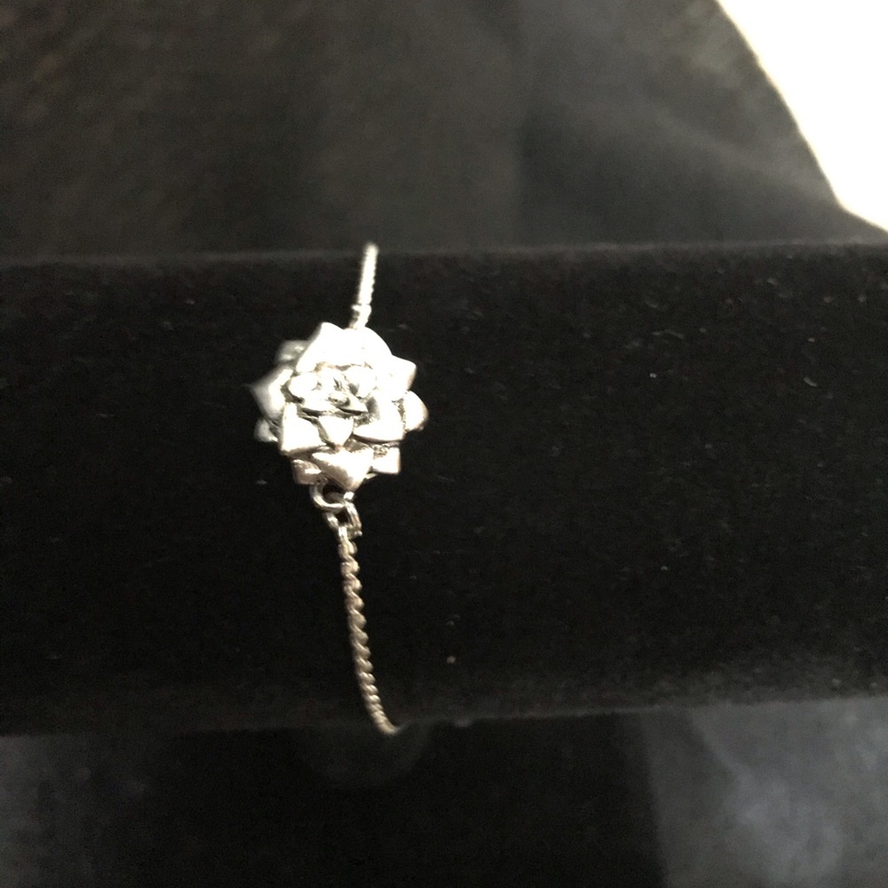 BEAUTIFUL LOTUS FLOWER BRACELET